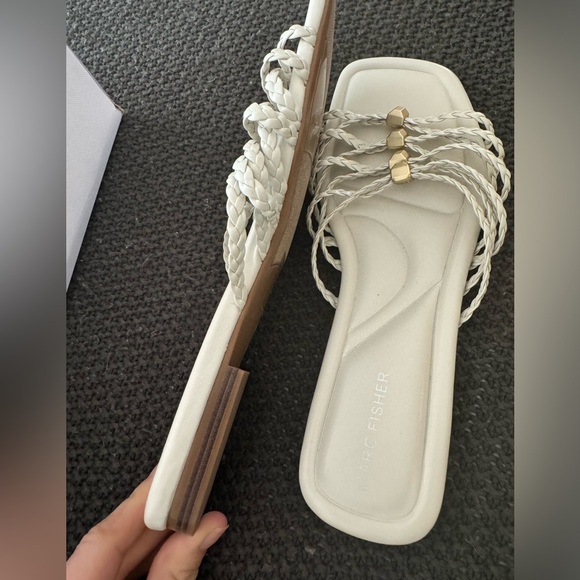 NWT Marc fisher Lalith sandal - ivory- size 9. Comes with box! - Picture 3 of 9